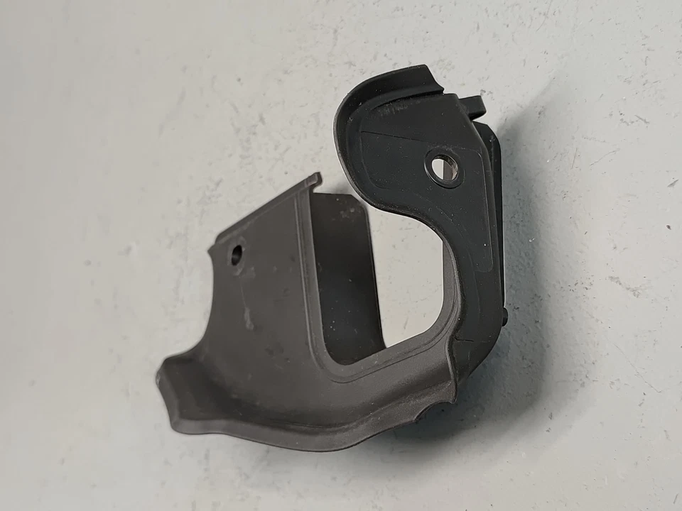 Audi A5 Quattro 2018-2024 bisagra lateral del pasajero trasero cubierta de esquina OEM Foto 2 de 4