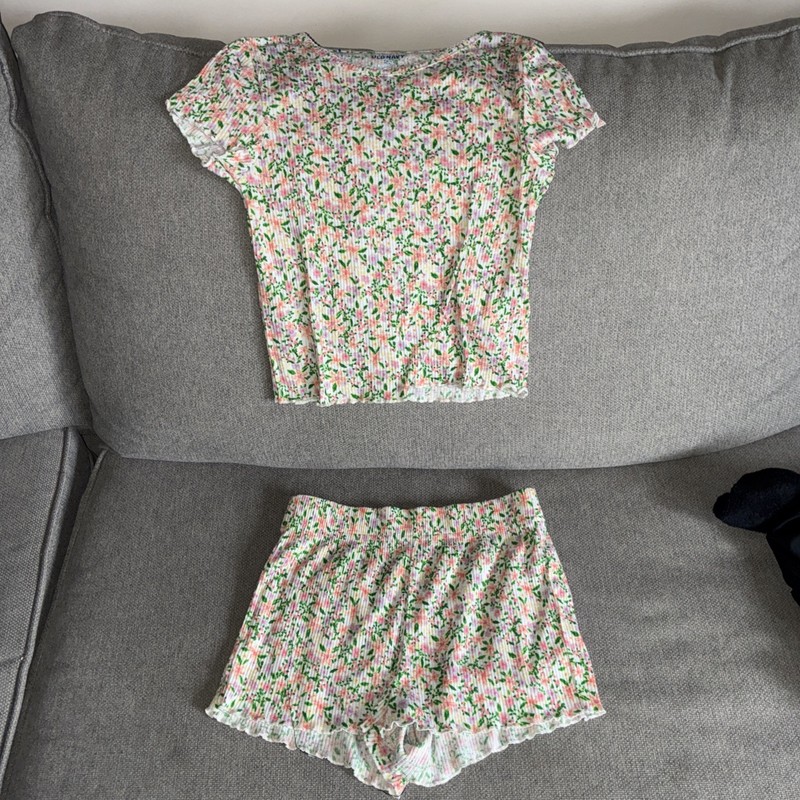 Old Navy Girls Floral T-Shirt And Short Set Size 8