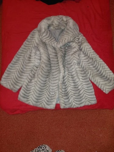Vintage Faux Fur Coat Silver Grey Chevron Pattern L/XL - Made in England - product listing photo