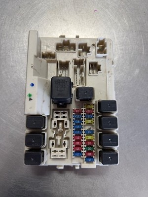 2006-2010 Infiniti M35 M45 IPDM Power Module 284B7EG000 Fuse Box Block Relay