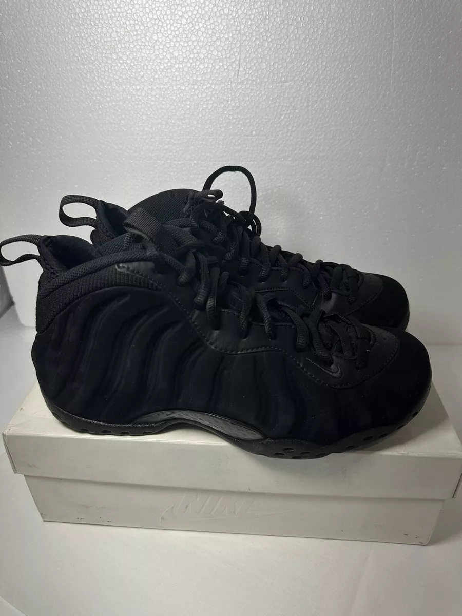Nike foamposite black shop suede
