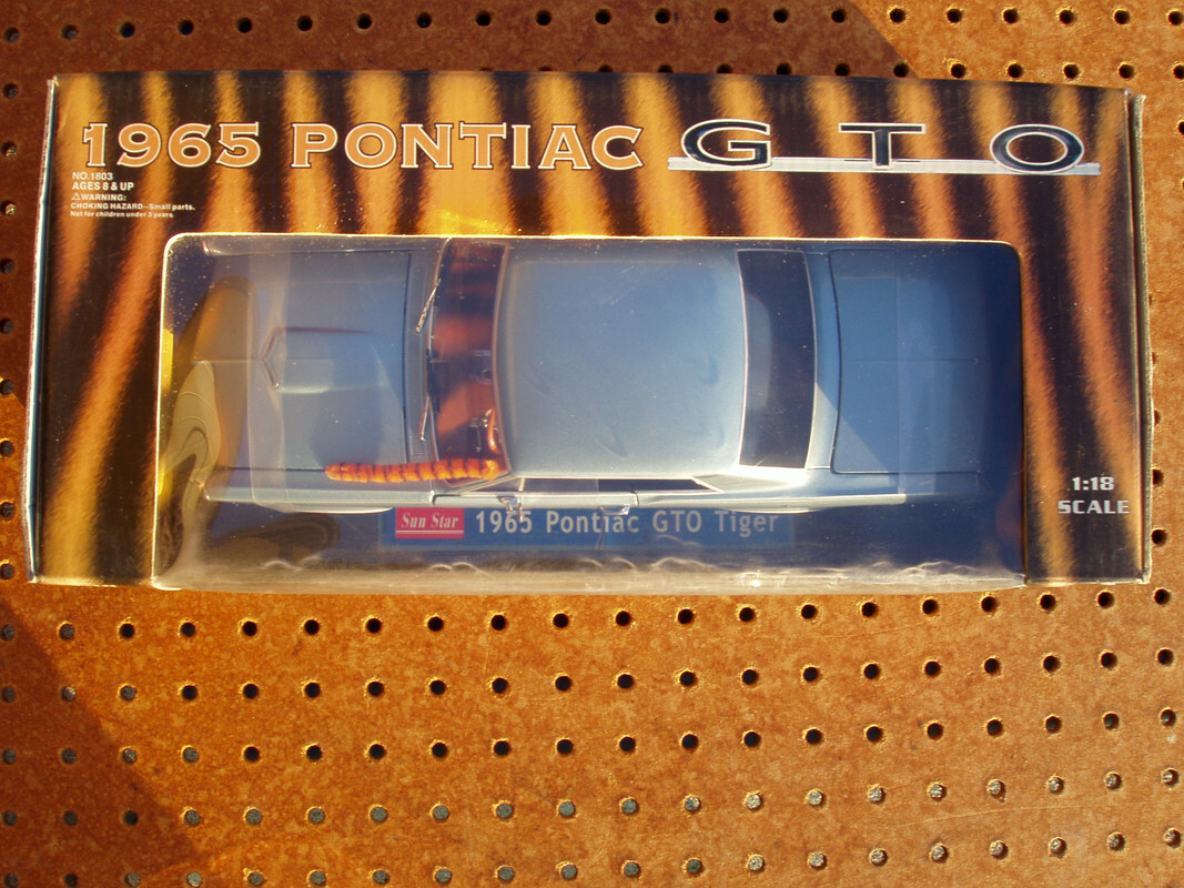 SUN STAR 1965 PONTIAC GTO TIGER 1:18 DIE CAST MODEL CAR BLUE MODEL
