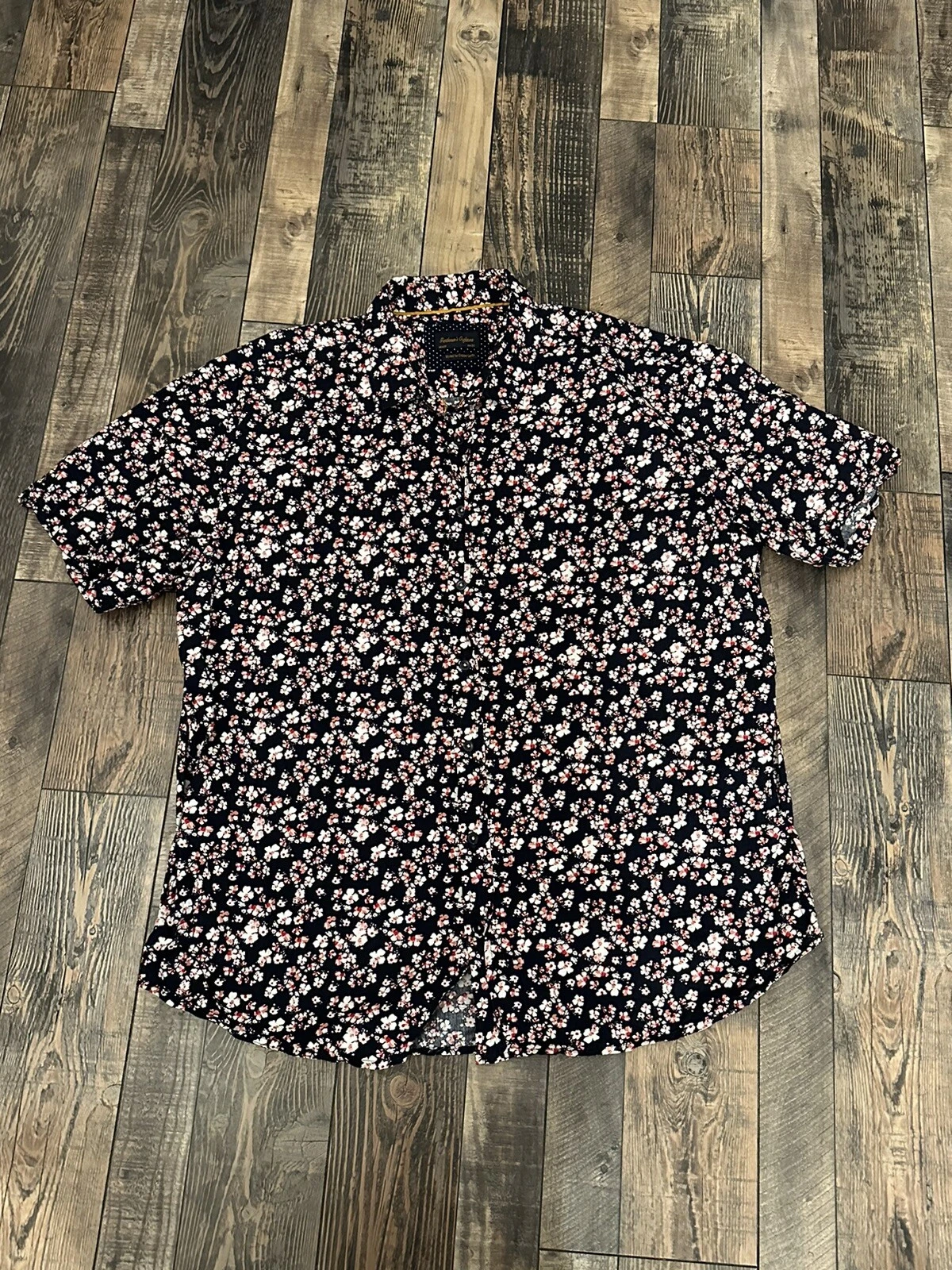 Gentlemens Outfitters Short Sleeve Button Up Flowered Shirt