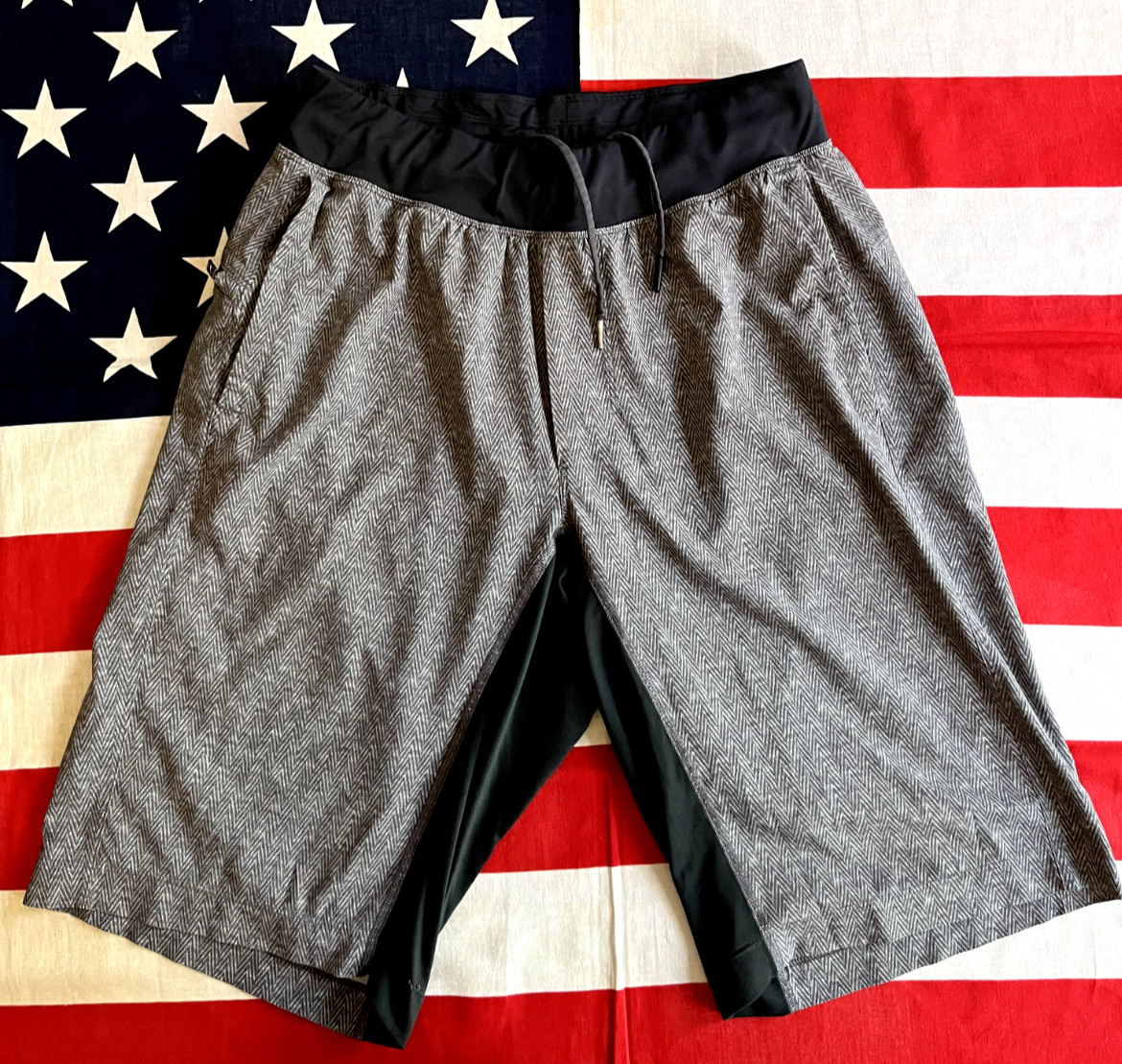 Lululemon Gray Herringbone Patterned Activewear S… - image 1