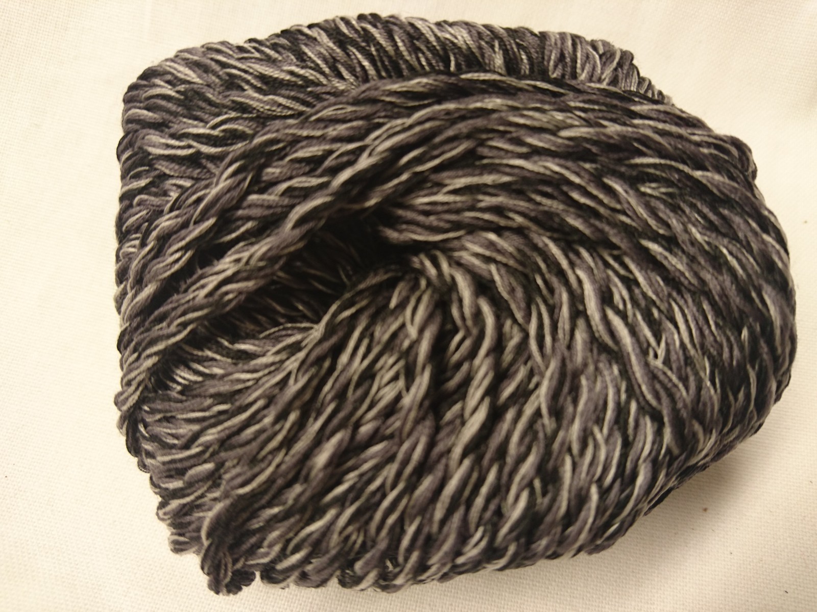 Laine et soie tricot fait main, 10 pelotes de fil noir et blanc fabriqué en France