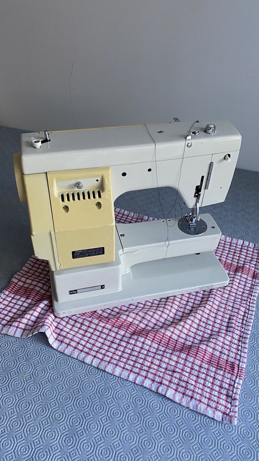JANOME VINTAGE New Home Model 611 Semi Industrial Sewing Machine/spare