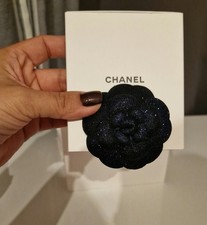 Chanel Kamelie Kamelia Camelia Weihnachten blau glitzer Stoff NEU!