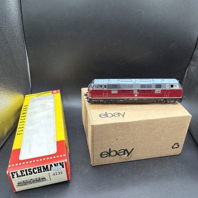 Fleischmann 4235 Diesel Locomotive Series 221 131-6 DB Gauge H0 Boxed (B) READ