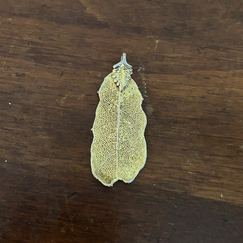 Vintage Gold Plated Genuine Leaf Pendant Very Intricate Veining Gorgeous 1.75” - Picture 2 of 2