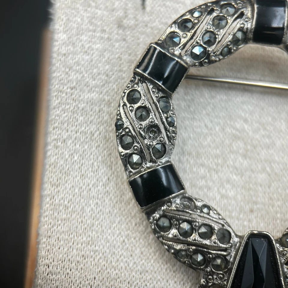 Broche prendedor vintage esmaltado y lucite lágrima plata joyería negra llamativa Foto 3 de 4