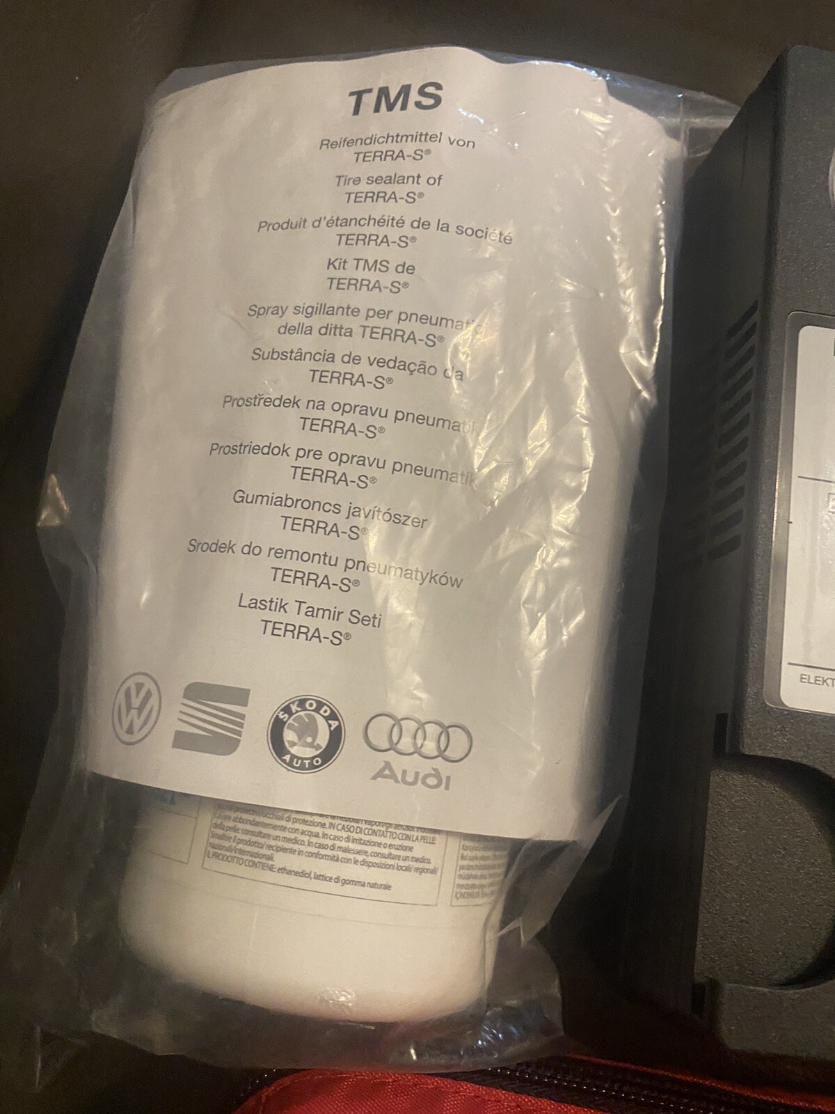 Audi Volkswagen Tyre Compressor&Tire Sealant 450ml 08/21 Free 1st Aid Kit!! Gwarancja jakości, bezpłatna wysyłka