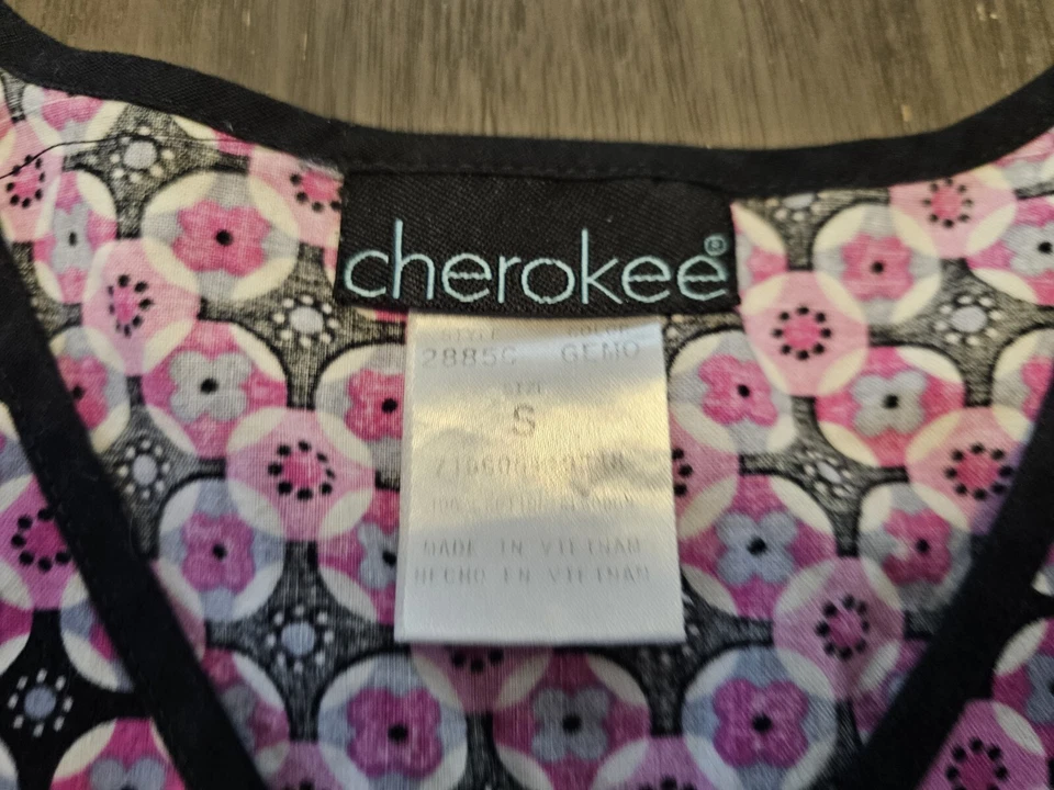 Cherokee Women's Print Scrub Top Size S - Image 4 of 4