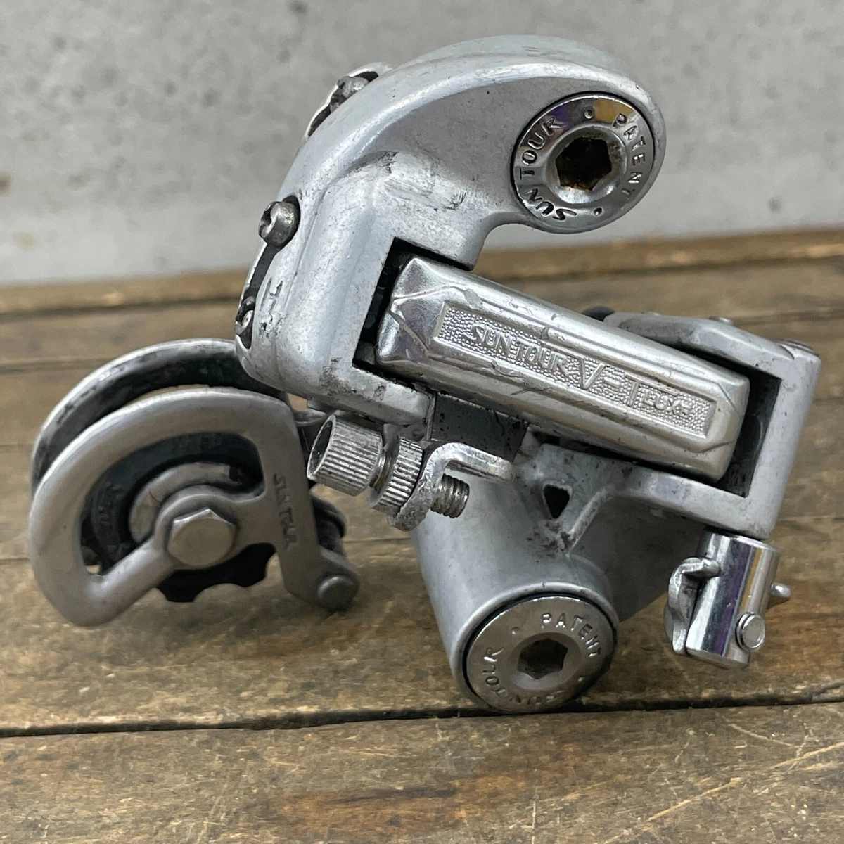 Vintage Suntour VT Luxe Rear Derailleur V T Medium Cage Road