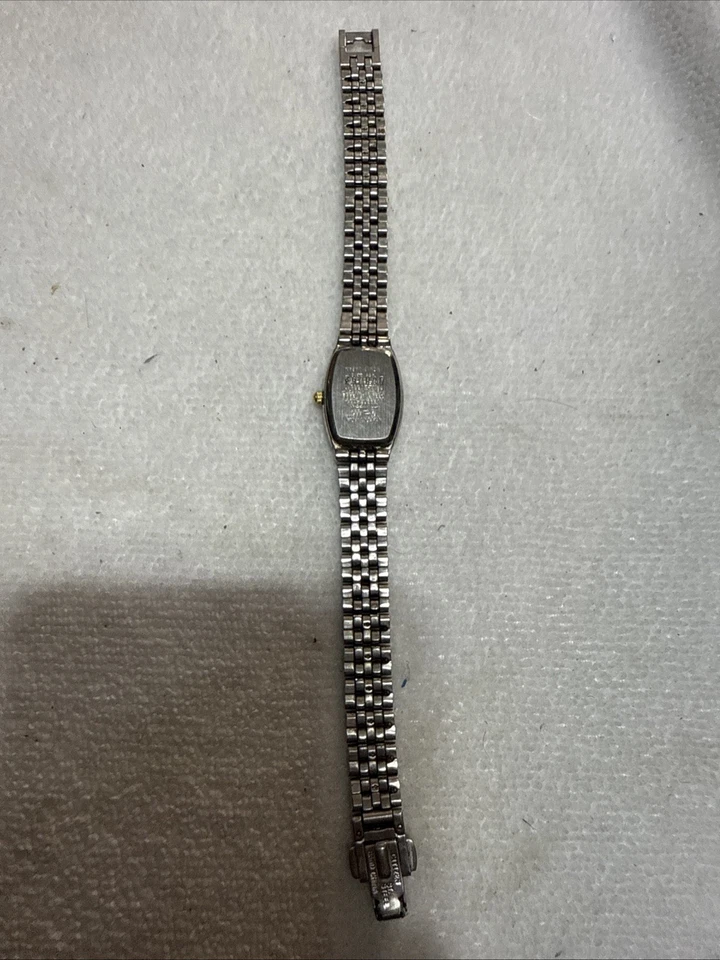 Pulsera para mujer CITIZEN cuarzo esfera blanca acero inoxidable y tono dorado” Foto 4 de 4