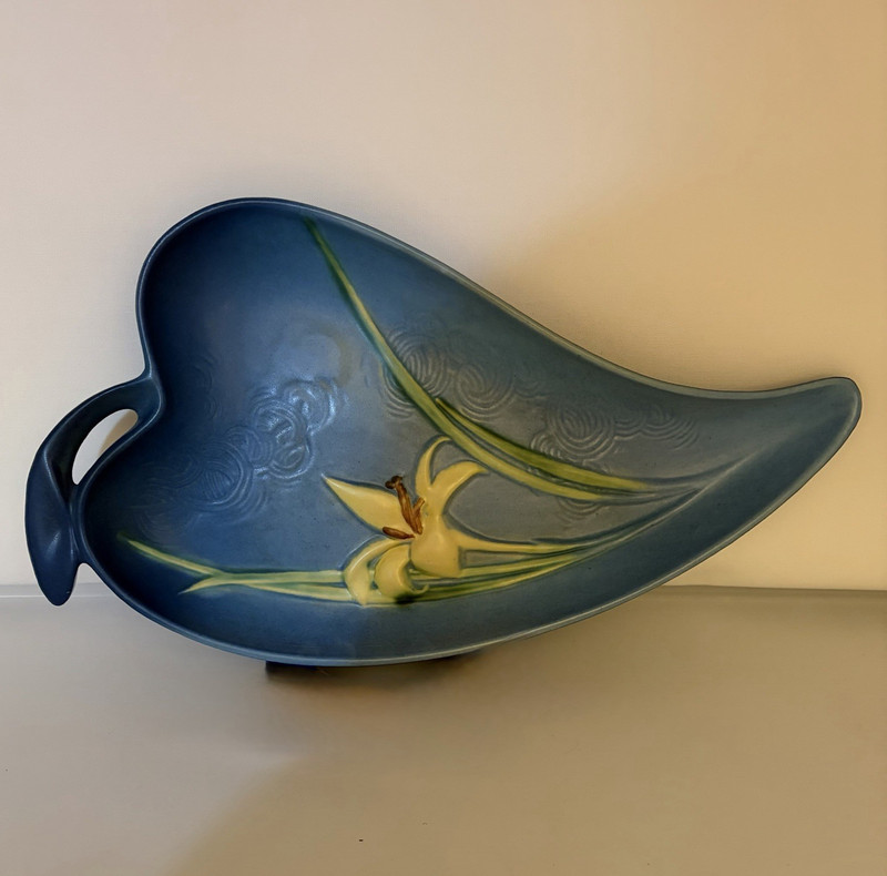Roseville Zephyr Lilly 477-12  blue tray ￼