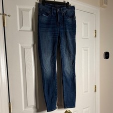 Lucky brand women  s medium wash jeans size 2/26