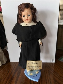 Vintage 1950's Nun Doll With Habit Brown Hair Sleepy Eyes 11” Vintage