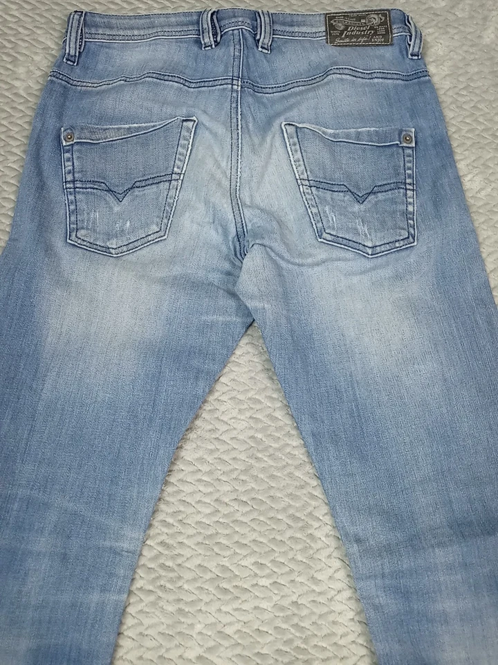 Pantalones de mezclilla azul envejecido DIESEL para niños talla 12Y rectos 28x31 Foto 3 de 4