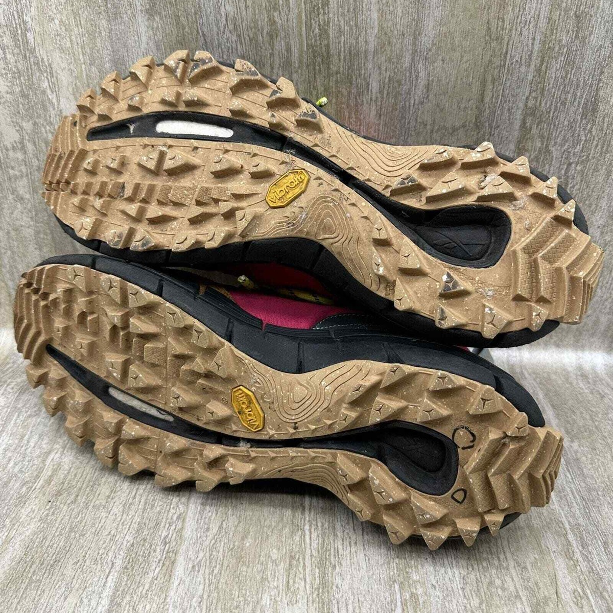 Size 11.5 - Flintstones Meet Jetsons x Reebok Zig Kinetica 2 