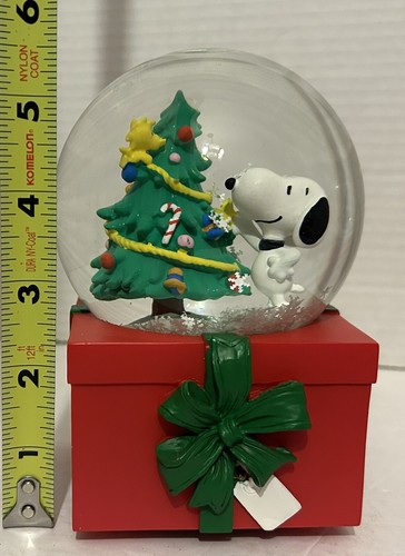 Arachidi Musicale Globo di Neve Snoopy & Woodstock Decora Albero "Jingle Bells" 5,5" - Foto 2 di 20