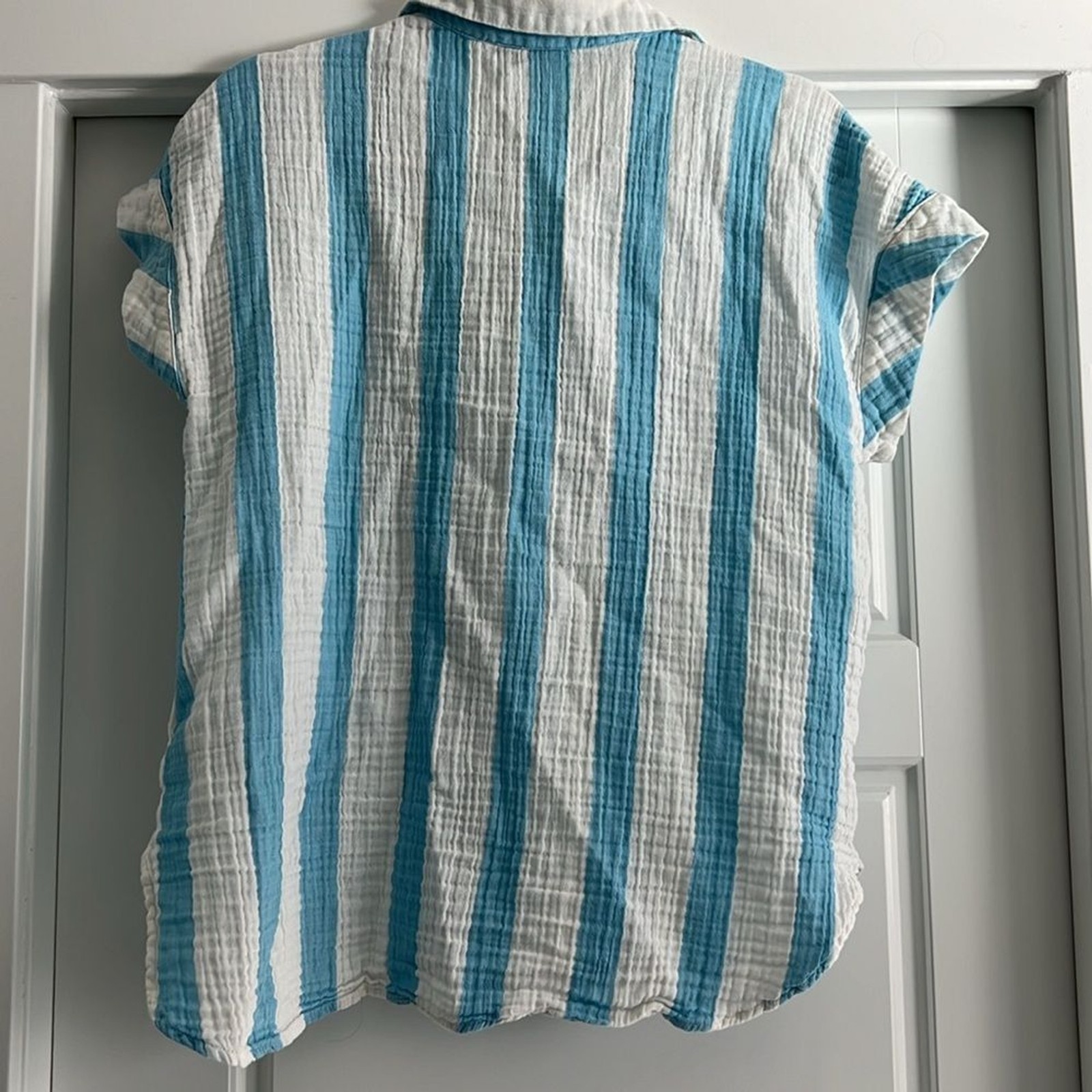 Gap striped blue white button down medium - image 7