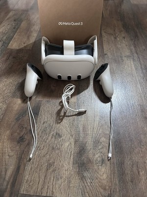 Meta Oculus Quest 3 - 128GB Set - w/ Controllers - Great Condition -