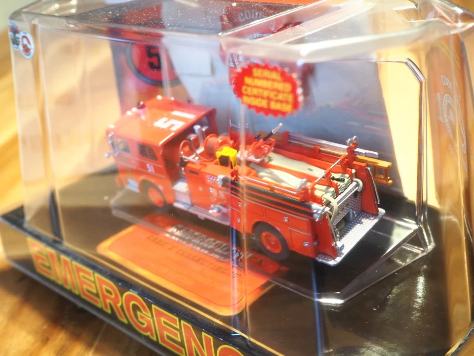 Code 3 EMERGENCY! 1:64 Limited Edt. LA CO. Ward LaFrance Pumper 51 - Bild 4 von 4