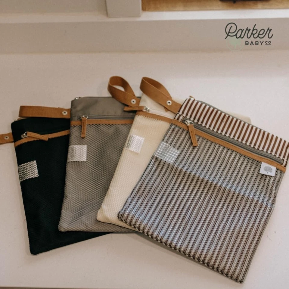 Stylish Parker Baby Wet Dry Bag - Waterproof Organizer with Adjustable Handle - Image 4 of 4