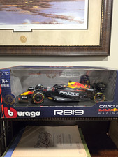 Bburago Oracle Red Bull Racing RB19 2023 Abu Dhabi GP 1:18 Diecast Case