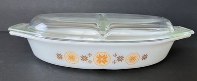 PYREX TOWN AND COUNTRY Oval Divided Dish With Lid 1 1/2 Quart Vintage