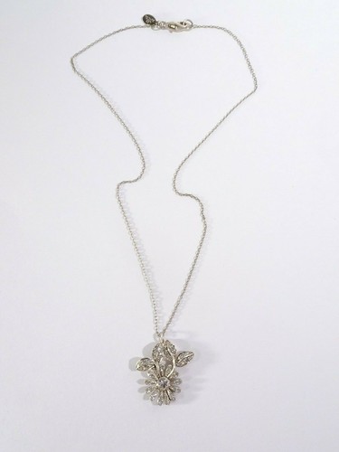 Lee Angel Neiman Marcus Women's Crystal Daisy Leaf Pendant Necklace NWT 198 - Picture 5 of 6