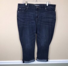 Levi Strauss Signature Gold Women  s Mid-Rise Capri Dark Wash Denim Rolled Hem 20