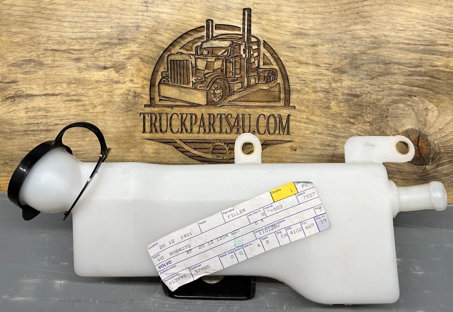 Volvo Washer Fluid Filler Tank for VN Gen1 & Gen2 Models #8084070 