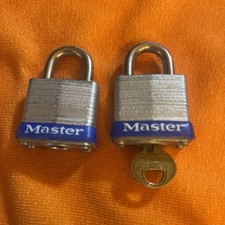 2x Master Lock Vorhängeschlösser #7 gleicher Schlüssel für beide USA Master Lock Milwaukee 1 Schlüssel