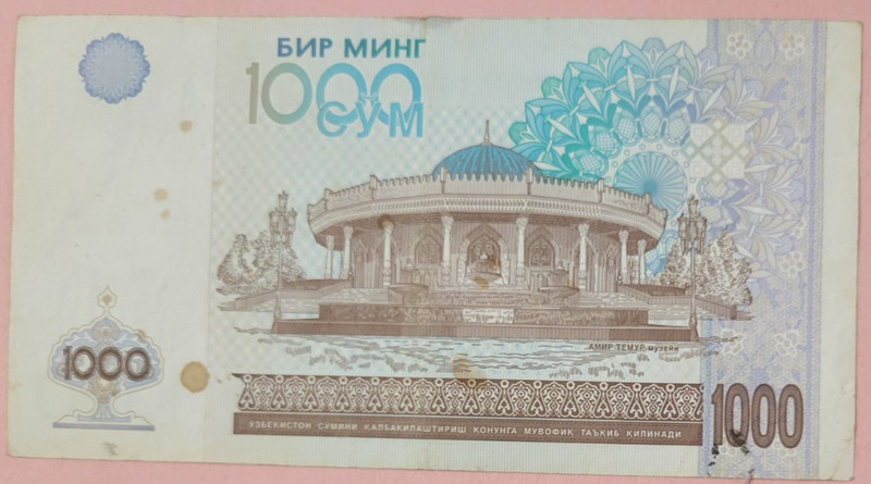 UZBEKISTAN 1000 SOM 2001 BANKNOTE, Circulated.  Combined Shipping Given.