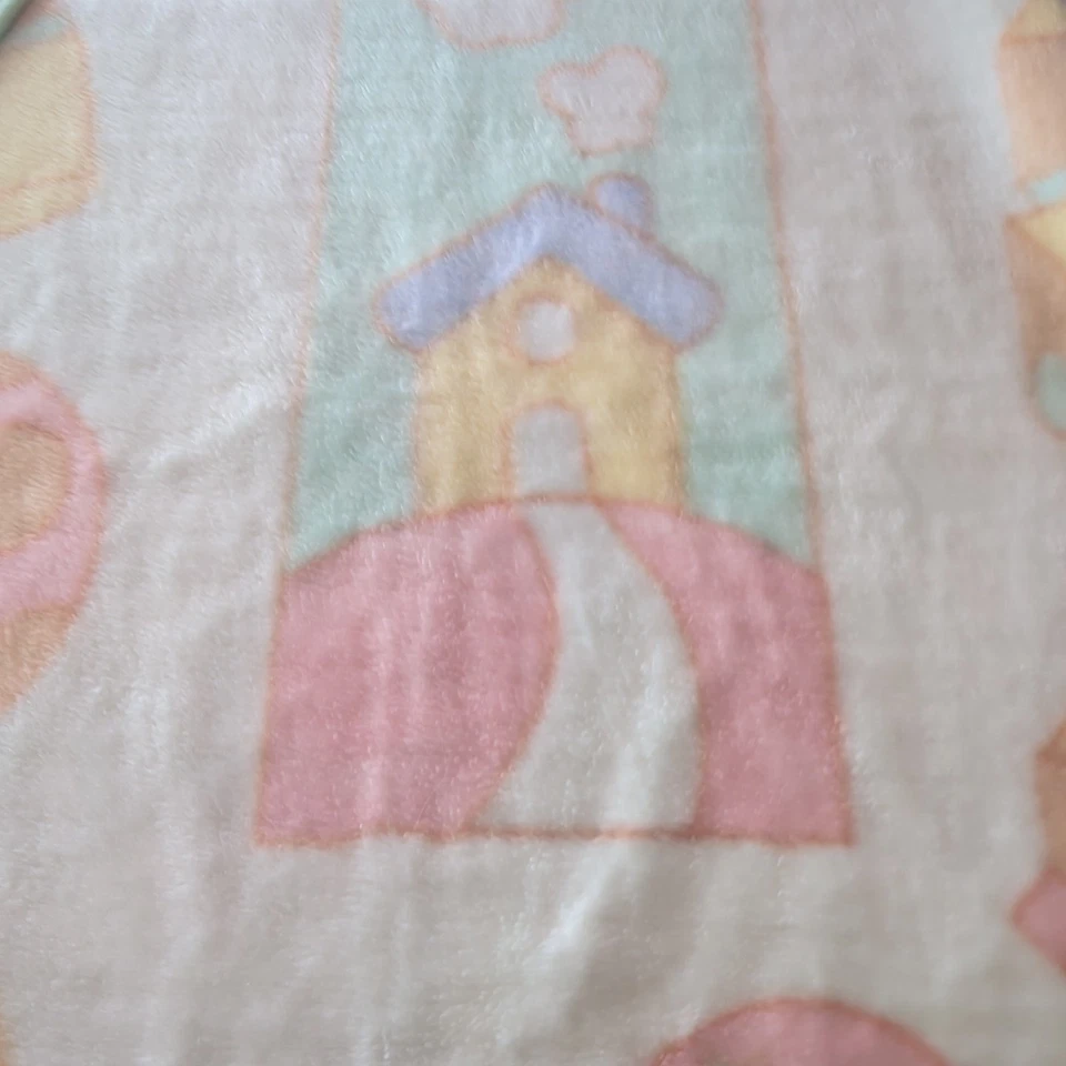 Manta de bebé de felpa de visón vintage ~ amarilla con temas de guardería unisex  Foto 2 de 4