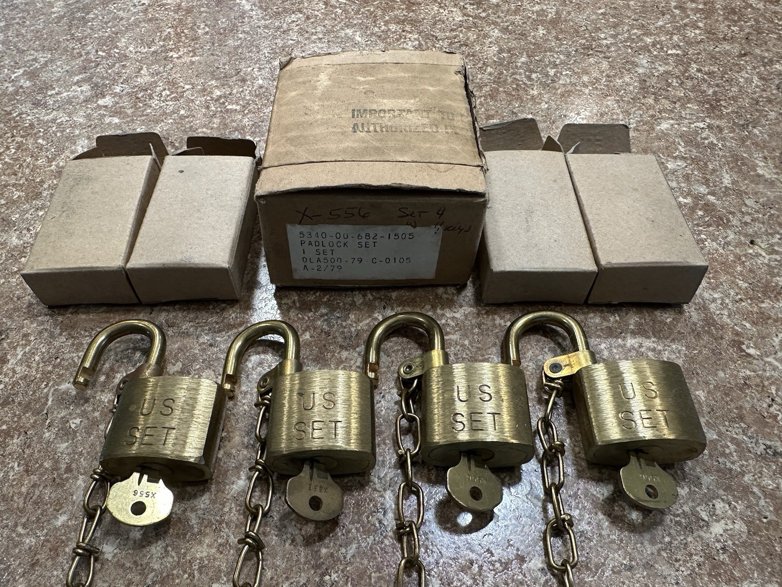 Rare NIB Lot Of 4 Keyed Waterbury Pad Locks Military Issued Solid Brass W/Chains