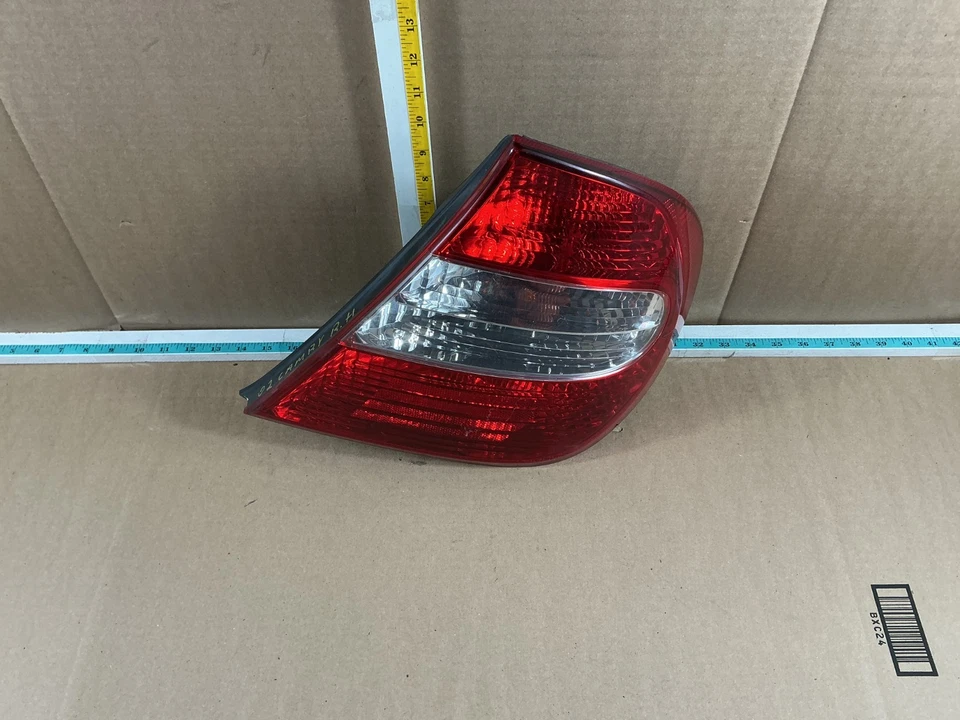 Luz trasera montada en panel cuarto lateral del pasajero derecho Toyota Camry 2002-2004 Foto 4 de 4