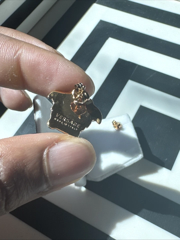 Pendientes Versace Medusa Unisex Cabeza Dorada Foto 4 de 4