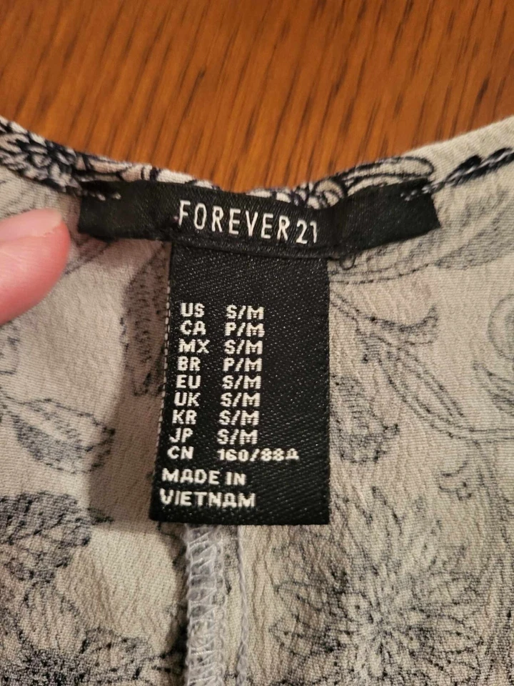 Cárdigan de encubrimiento plumero envolvente chal floral Forever 21 para mujer - talla S M Foto 2 de 4