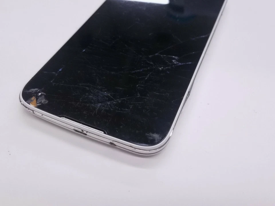 BLU Studio 6.0 HD (D651U) 4 GB - Blanco (Desbloqueado) agrietado mal tacto 48701 Foto 4 de 4