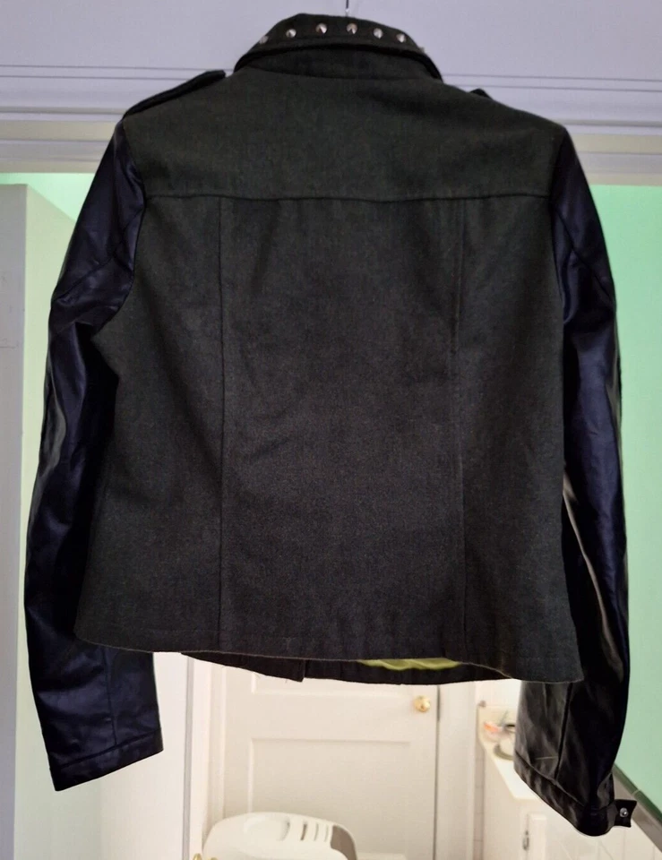 Chaqueta para mujer JouJou estilo militar verde/negra/tachonada/cremalleras/bolsillos/a presión Foto 3 de 4