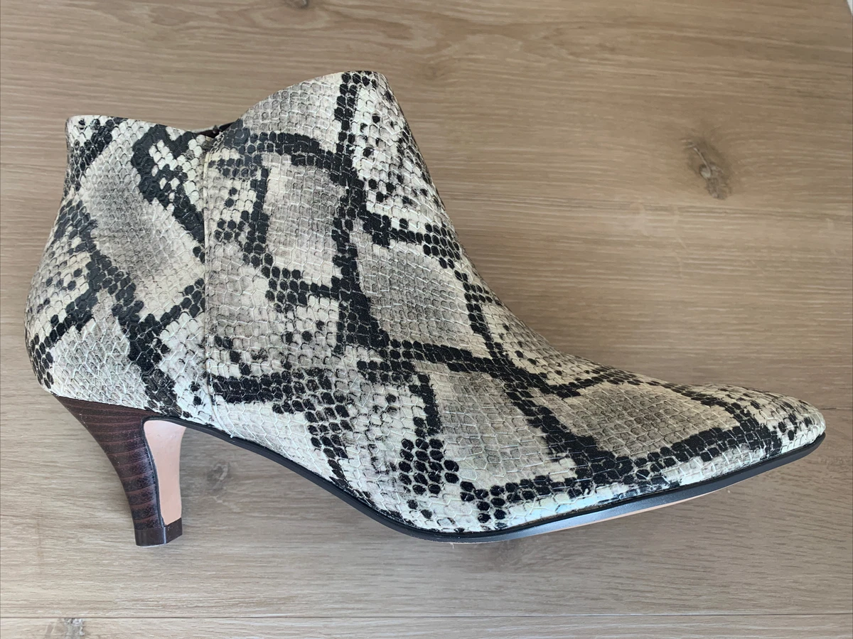 NWOB CLARKS Collection Women s Linvale Sea Ankle Boot Taupe