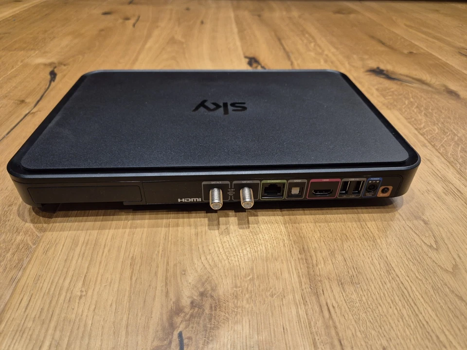 Sky Q Sat Receiver 1 TB Festplatte Humax ESD 160s Fernbedienung und Hdmi Kabel - Bild 2 von 4
