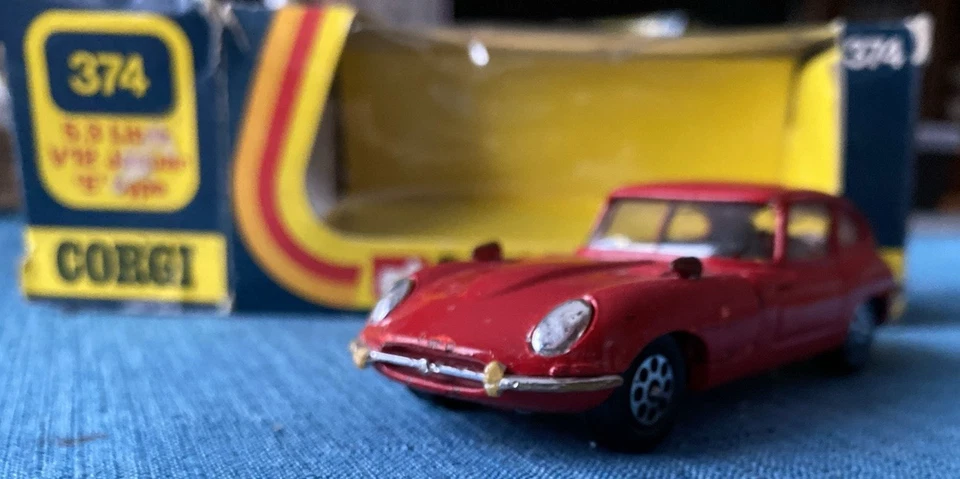 CORGI TOYS  #374 JAGUAR TYPE E SCALE 1/43 - Photo 2/4