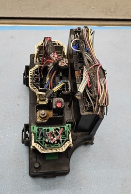  07-08 CALIBER COMPASS PATRIOT INTEGRATED POWER MODULE ENGINE FUSE Relay BOX