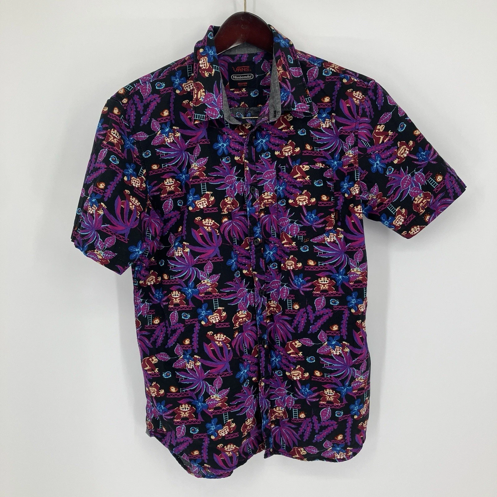 Vans x Nintendo Donkey Kong Shirt Men Medium M 8-Bit Tropical Hawaiian Button Up