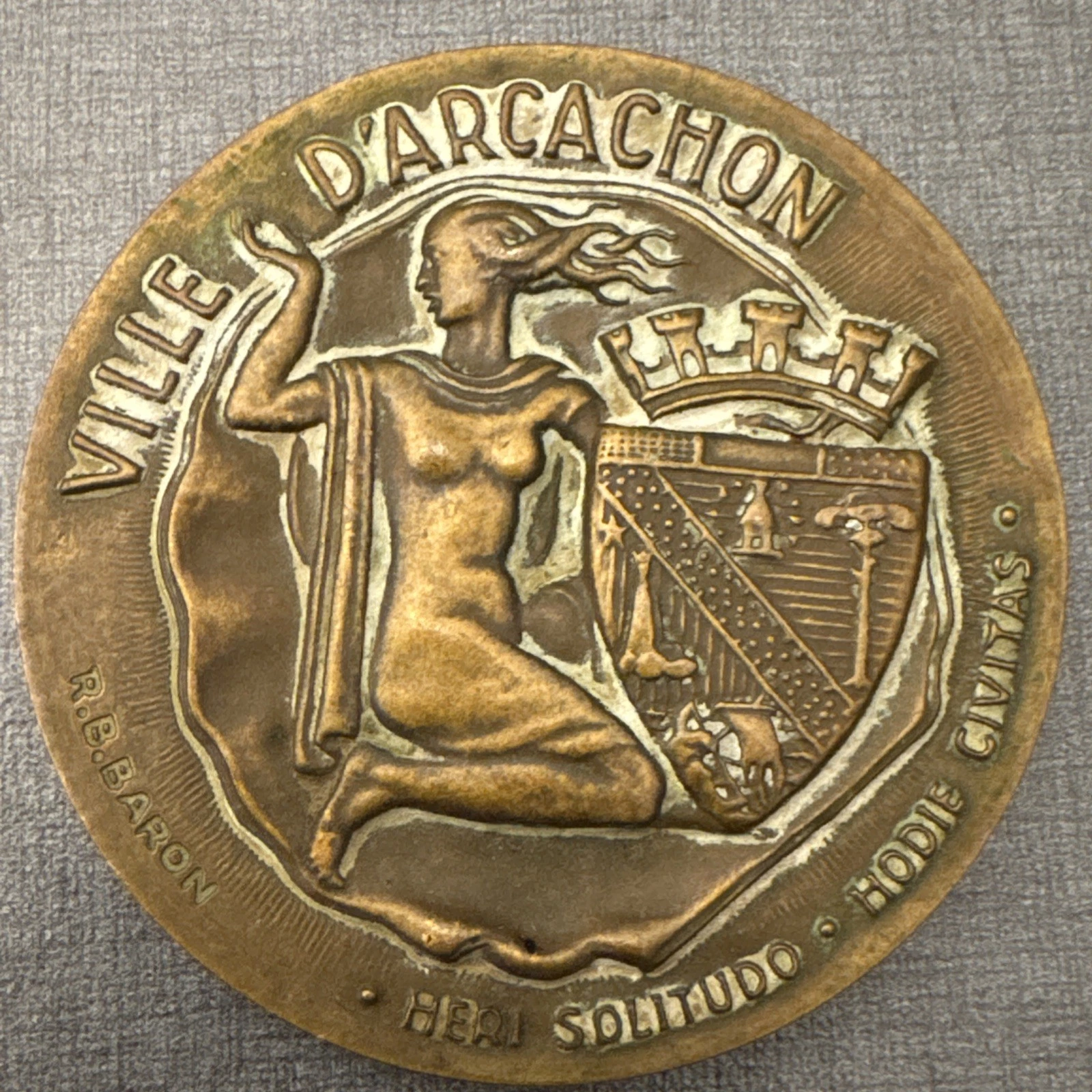 Médaille Ville D’Arcachon RB Baron Heri Solitudo Hobie Civitas