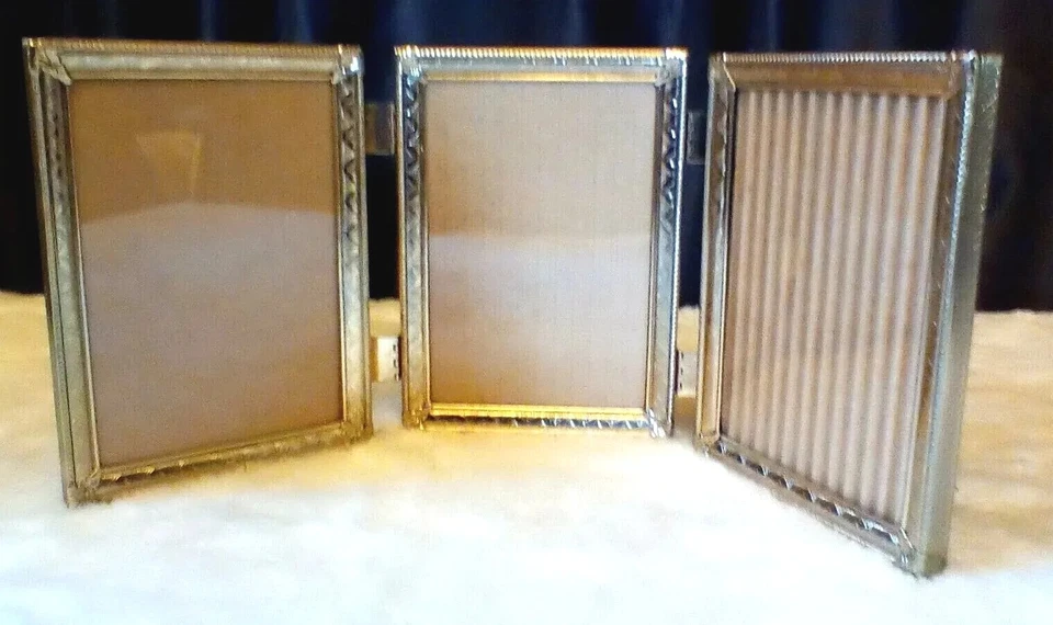 MARCO CON BISAGRAS PLEGADO TRIPLE DE METAL PLATEADO VINTAGE 5" X 7" MCM Foto 2 de 4