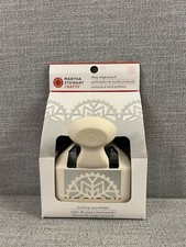 New NIP Martha Stewart Crafts Deep Edge Punch Scallop Snowflake
